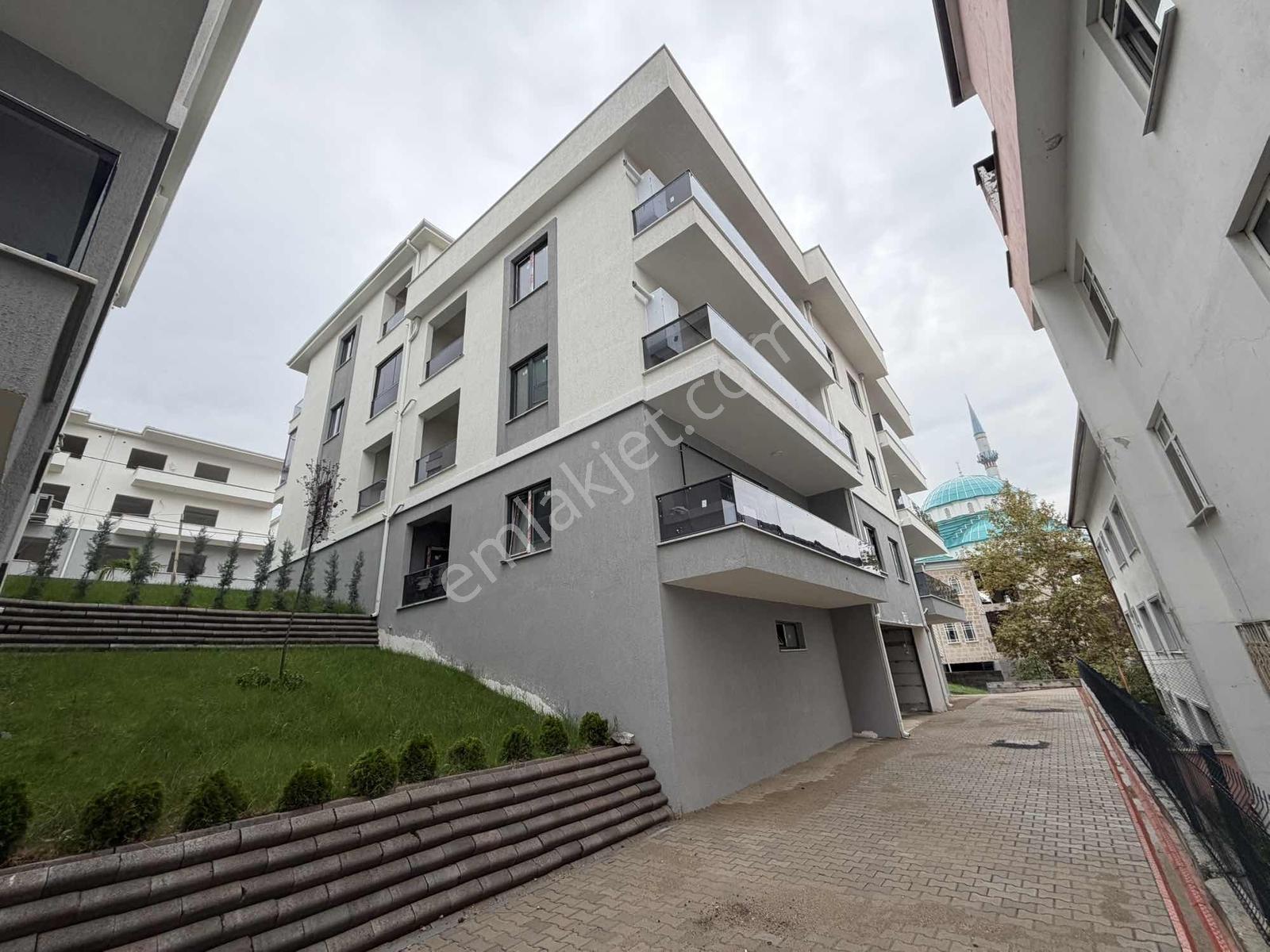 Toprak Gruptan Site İçi Sıfır 2+1 İskanlı Kapalı Otoparklı — fotoğraf 3