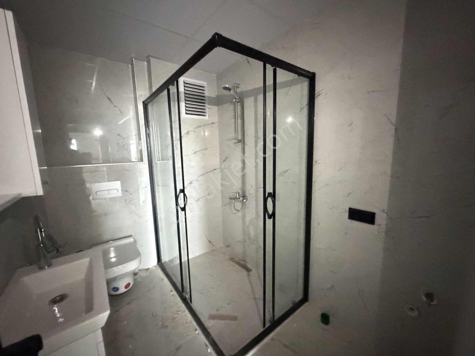Toprak Gruptan Site İçi Sıfır 2+1 İskanlı Kapalı Otoparklı — fotoğraf 17