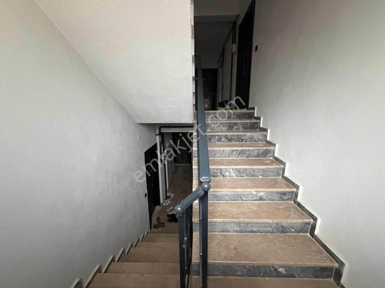 Toprak Gruptan Site İçi Sıfır 2+1 İskanlı Kapalı Otoparklı — fotoğraf 25