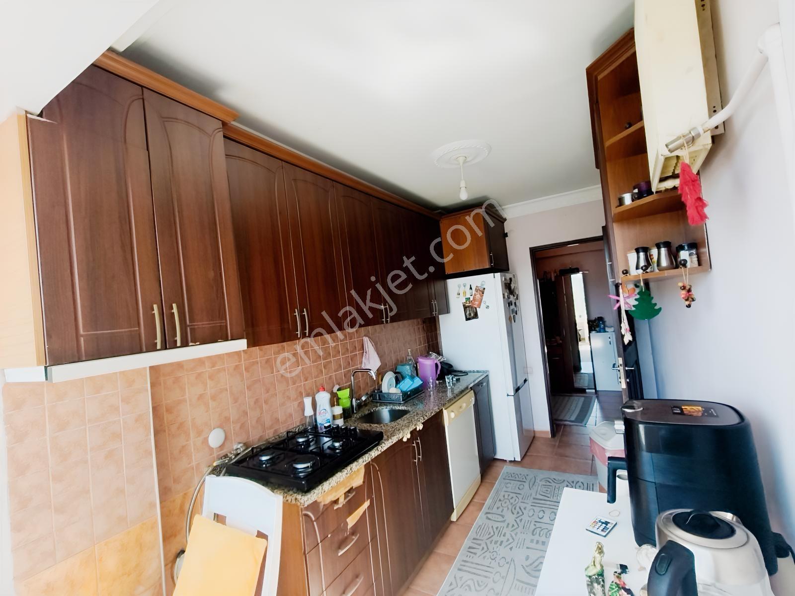 Cumhuriyet Mah Sitede 3+1 145 M2 4.kat Ç.balkon Kombi A.otopark — fotoğraf 9