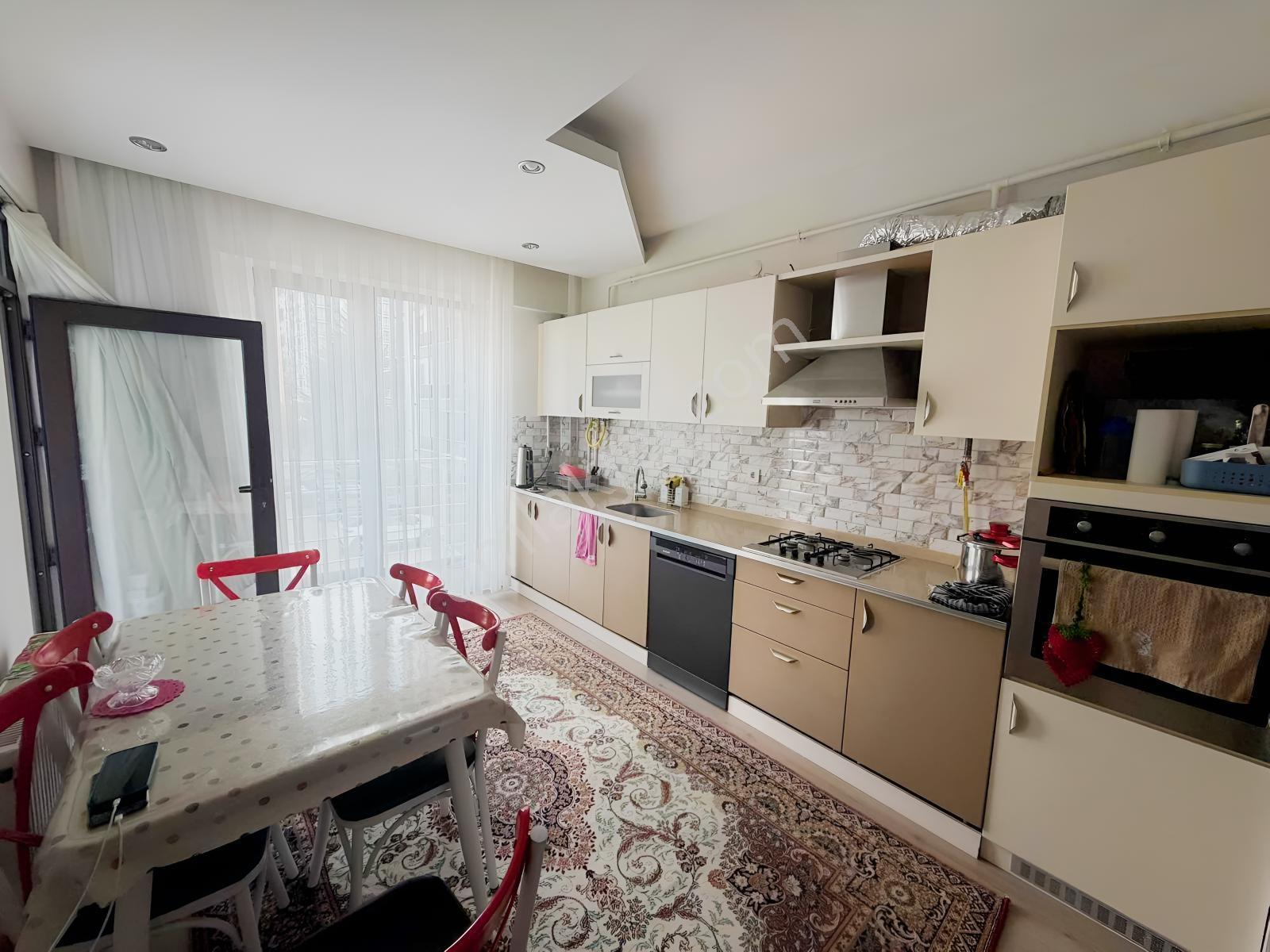 Yusuf Karadağlıdan Yakıncada Az Hsrlı Acil Satılık 3+1 Daire — fotoğraf 8