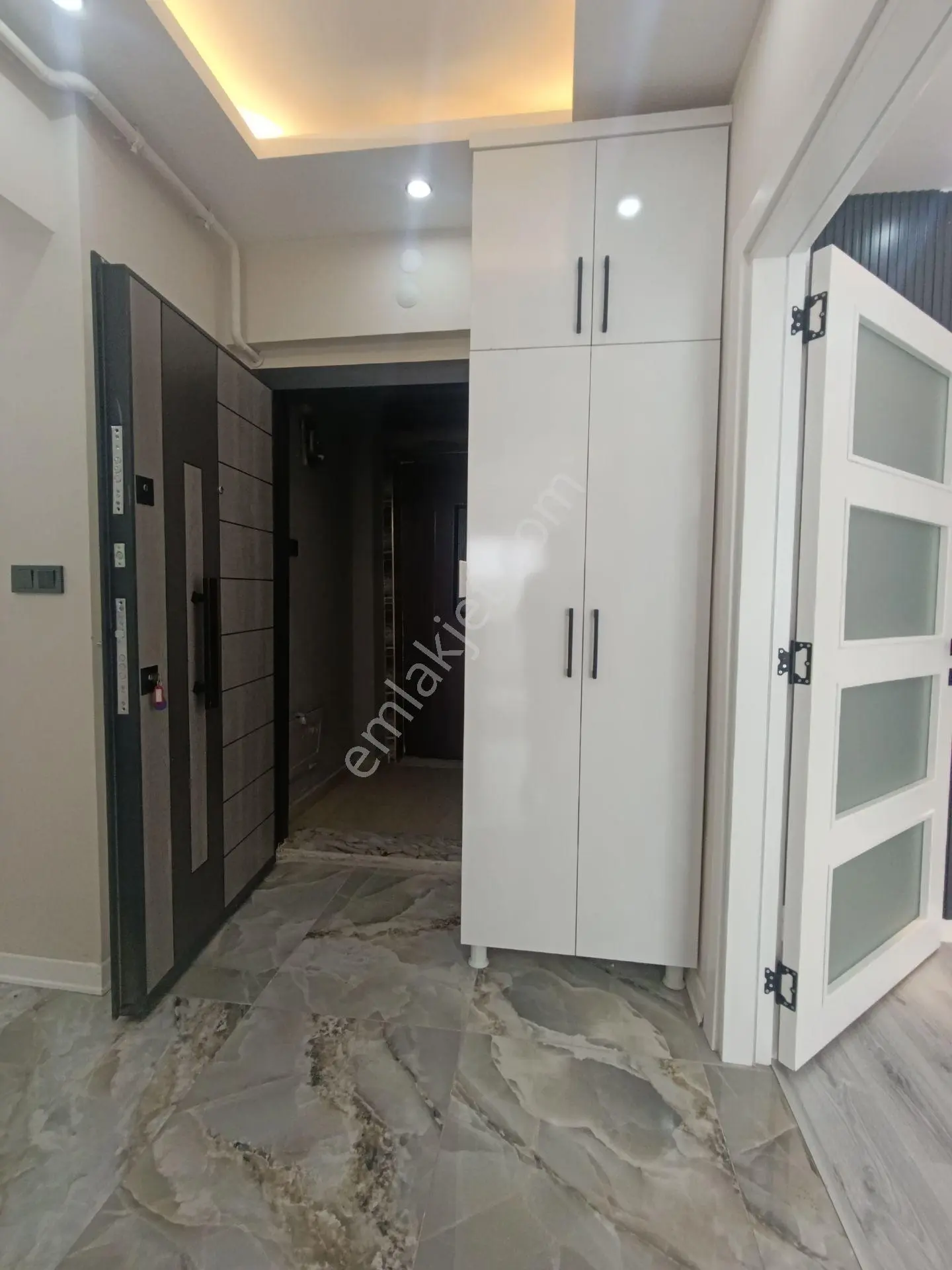 ​ Barajyolu'nda Bulvar Üzeri Satılık 3+1 Lüks Daire — fotoğraf 2