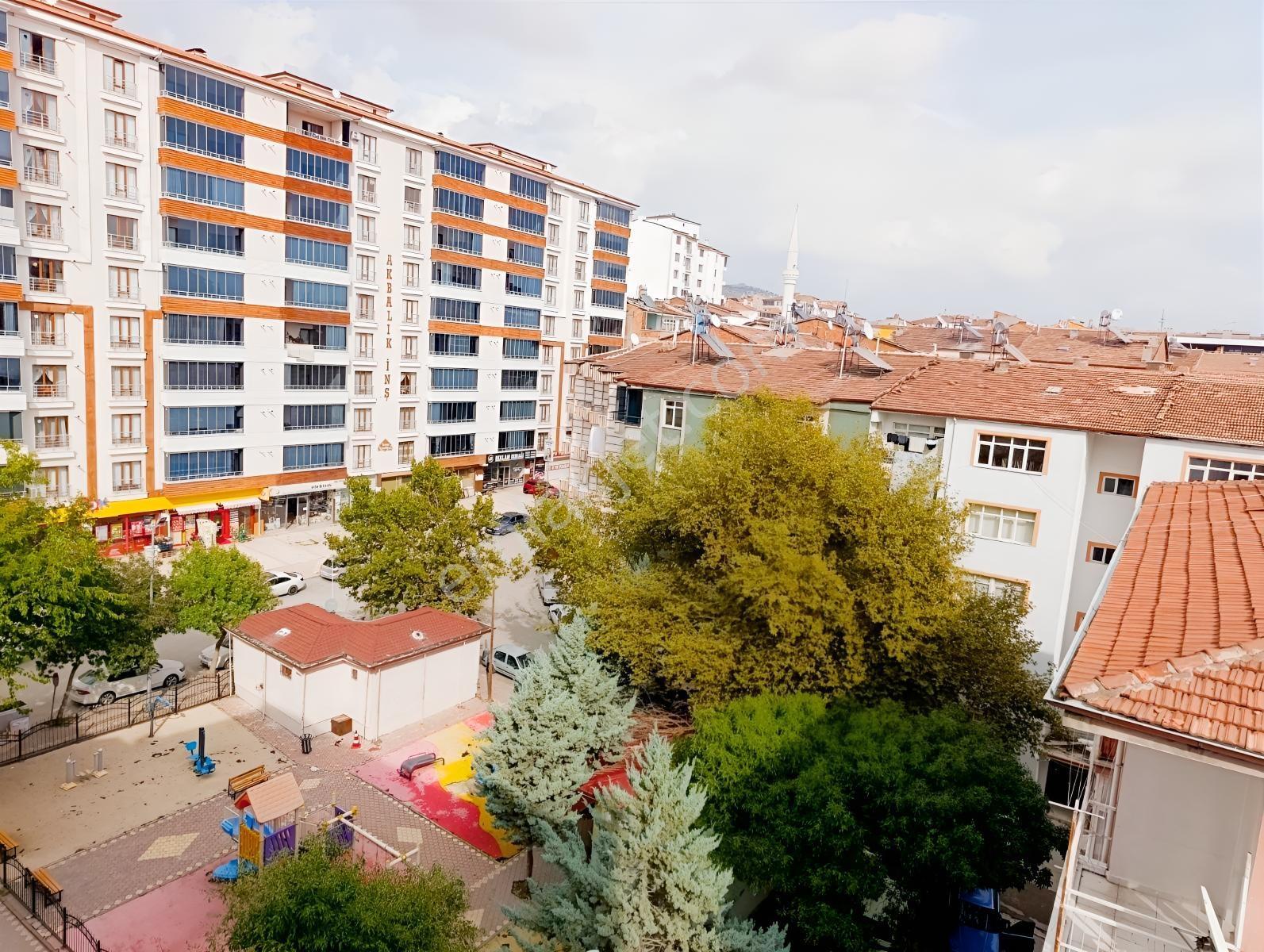 Ema 'dan İzzetpaşada, Merkezin Merkezinde, Ferah, Uygun, 2+0 — fotoğraf 2