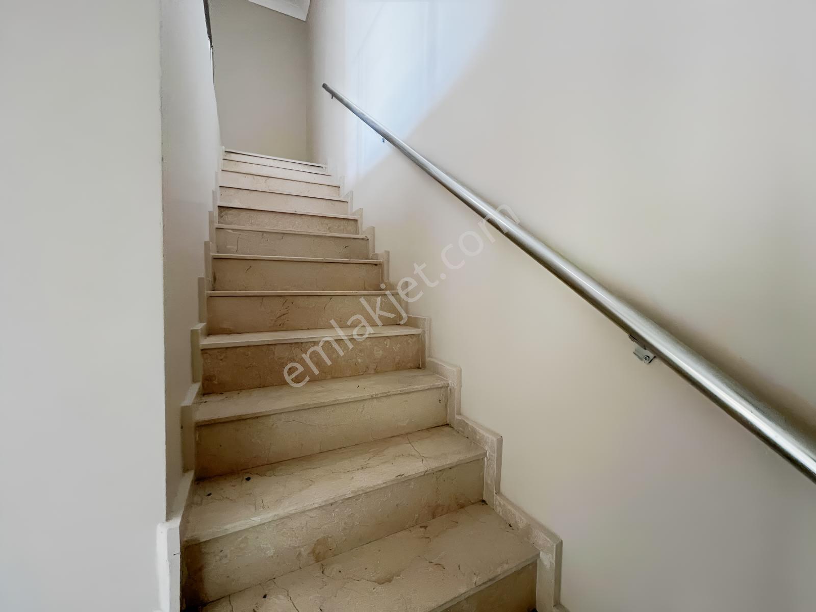 Gündoğduda 2 Büyük Teraslı Satılık 2+1 Çatı Dubleks Daire — fotoğraf 16
