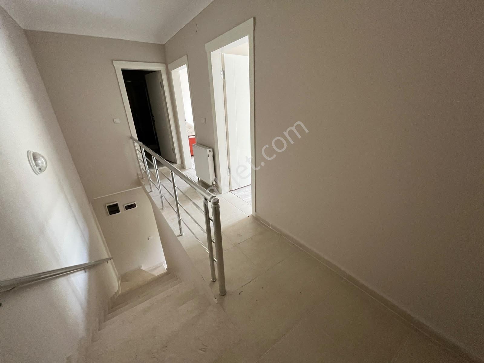 Gündoğduda 2 Büyük Teraslı Satılık 2+1 Çatı Dubleks Daire — fotoğraf 17