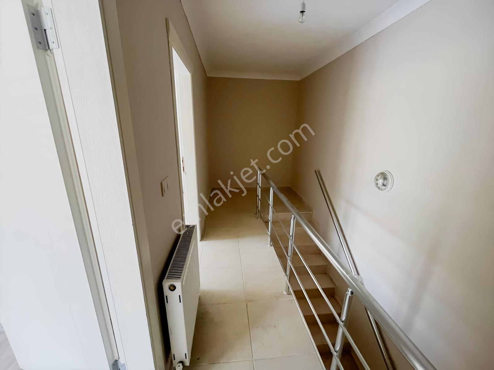 Gündoğduda 2 Büyük Teraslı Satılık 2+1 Çatı Dubleks Daire — fotoğraf 18