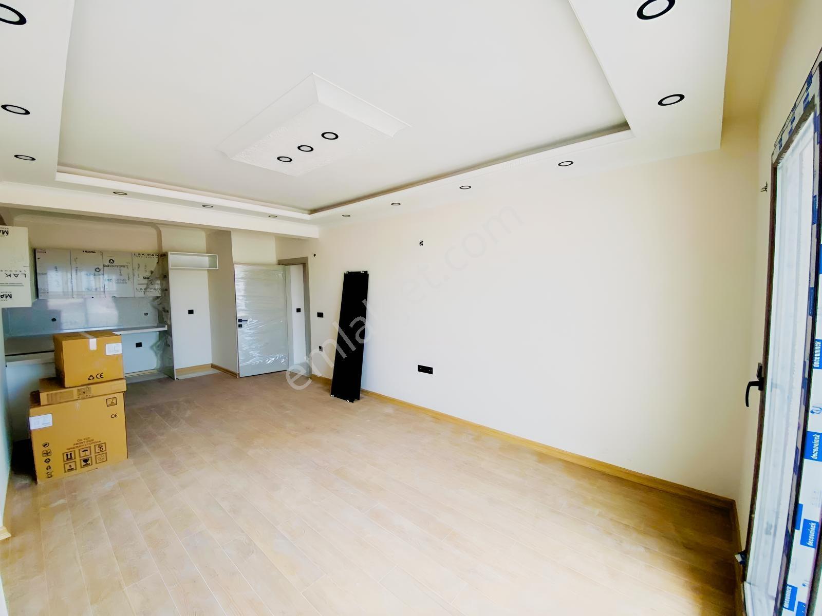 Merkezde Büyük Balkonlu Manzaralı Asansörlü 1+1daire — fotoğraf 3