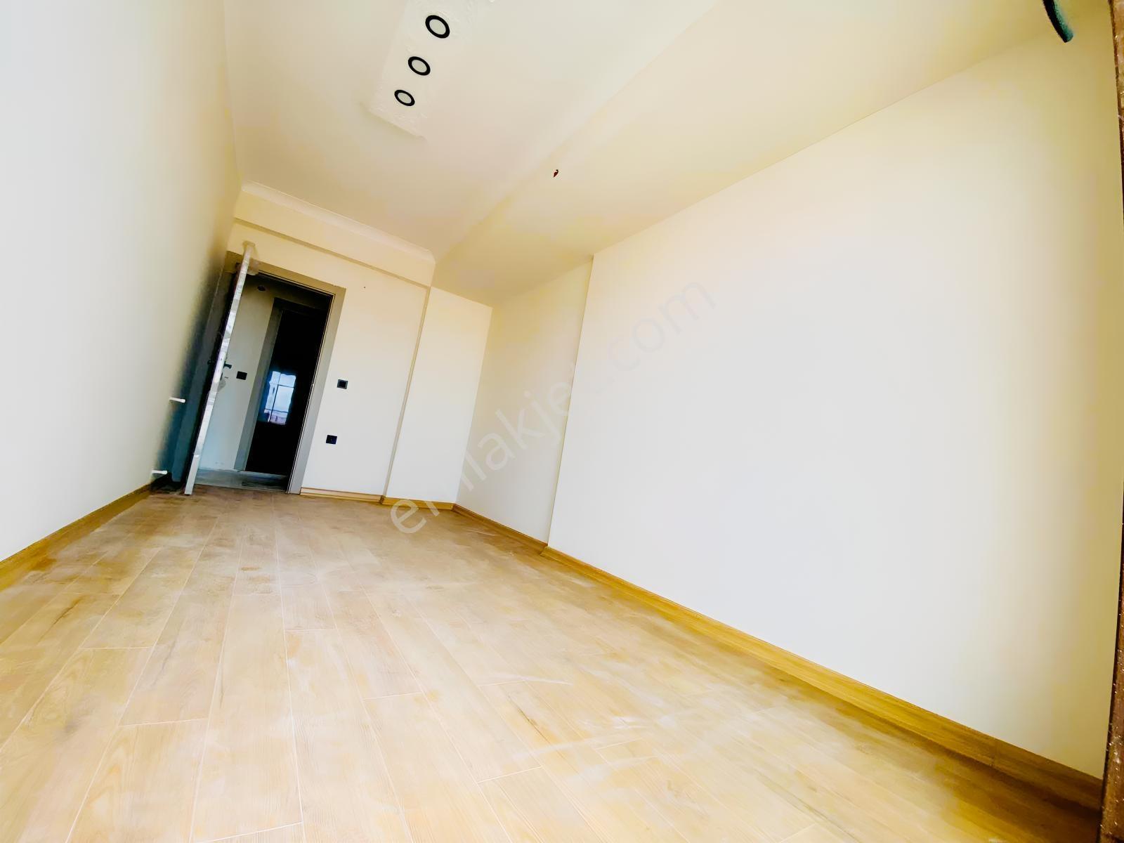 Merkezde Büyük Balkonlu Manzaralı Asansörlü 1+1daire — fotoğraf 8