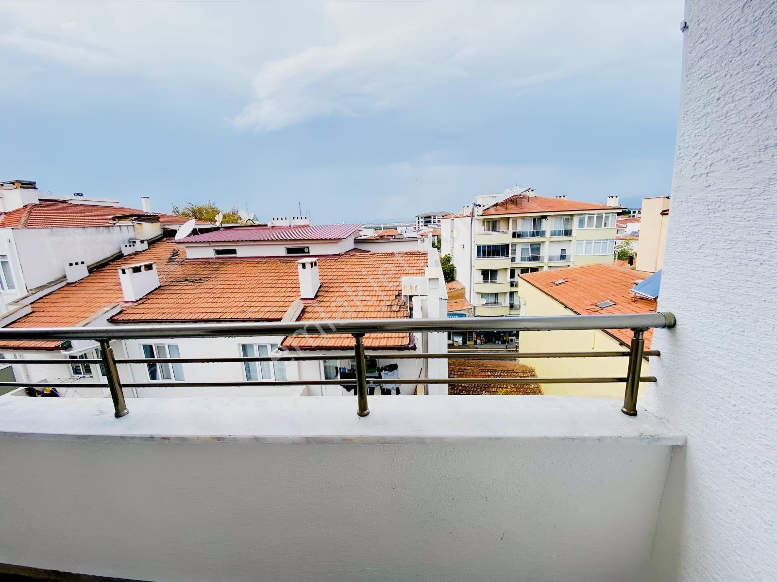 Merkezde Büyük Balkonlu Manzaralı Asansörlü 1+1daire — fotoğraf 12