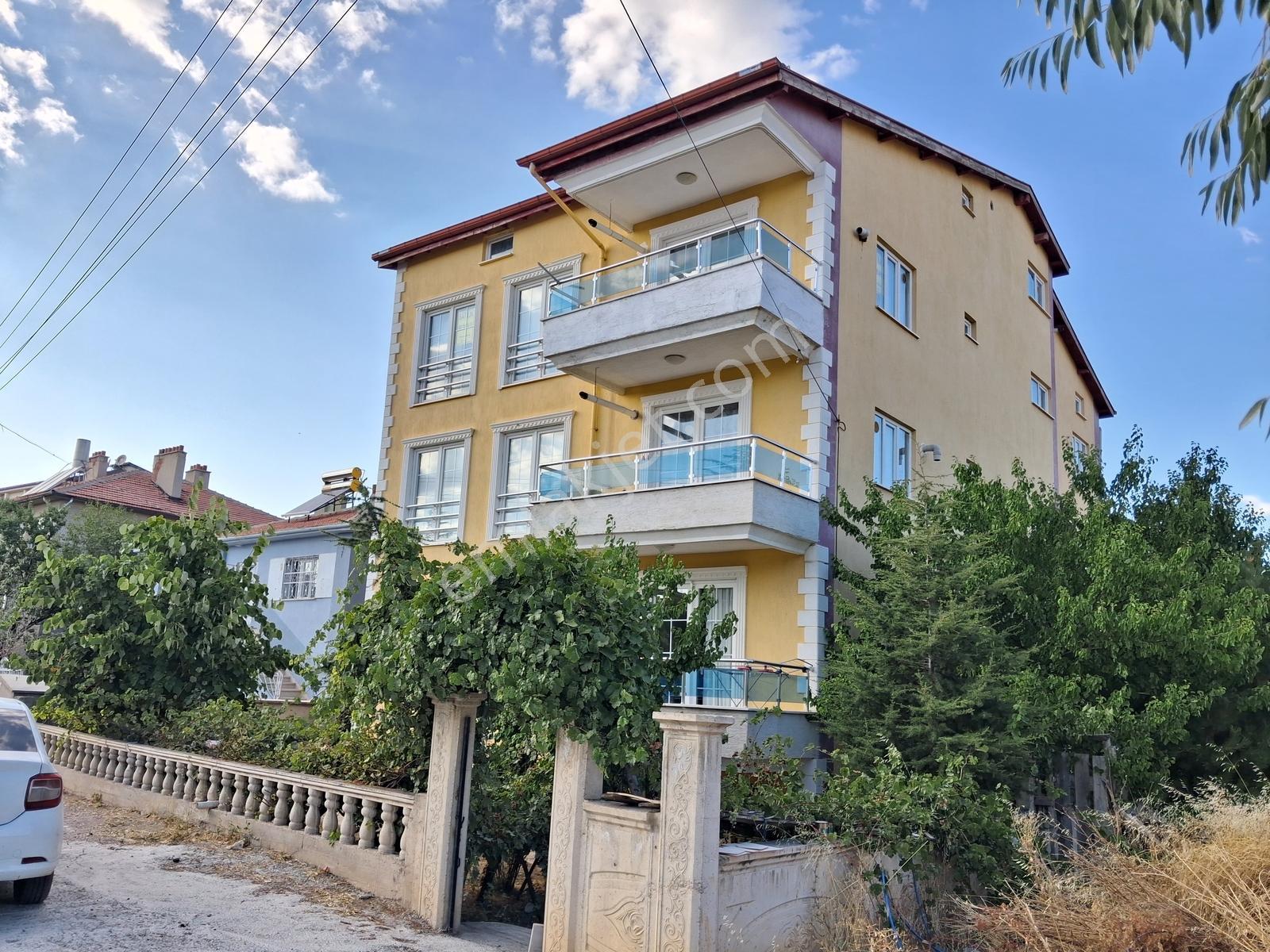 Yaman'Dan Bolvadin Bağlarbaşı Mah. Satılık 4+1 Daire 167 M²