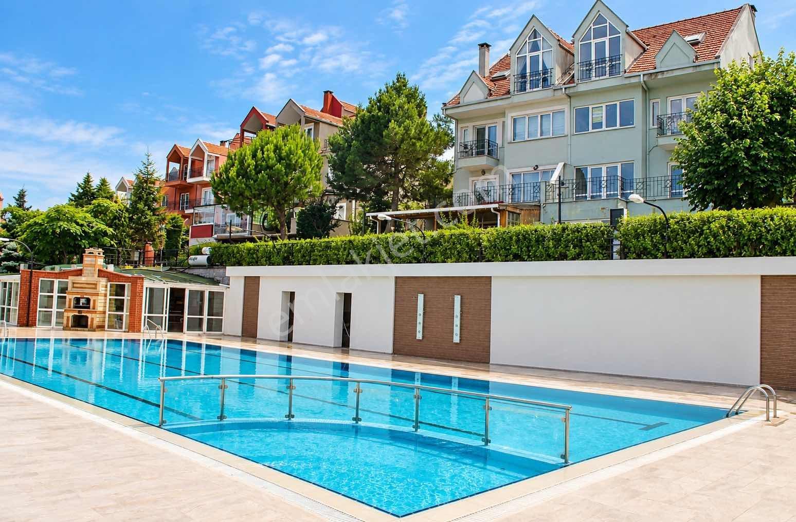 Finansman'Dan..Havuzlu Sitede..İyi Konumda..Bahçeli..İkiz Villa