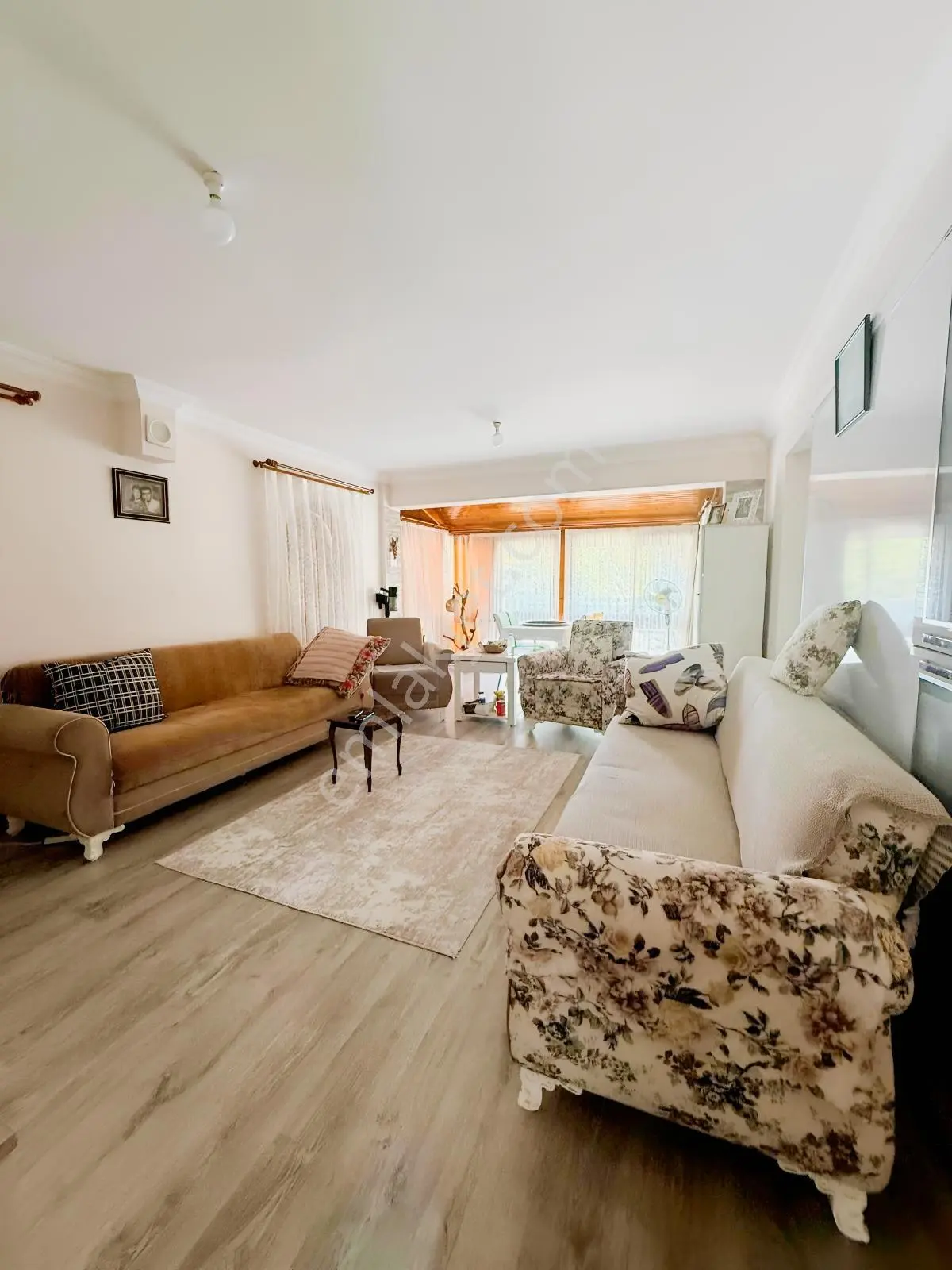 Seferihisar Doğanbeyde Geniş Bahçeli Tripleks Villa