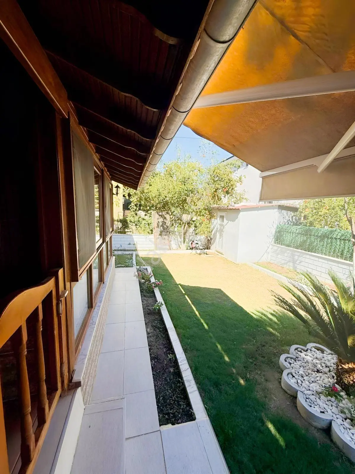 Seferihisar Doğanbeyde Geniş Bahçeli Tripleks Villa — fotoğraf 4