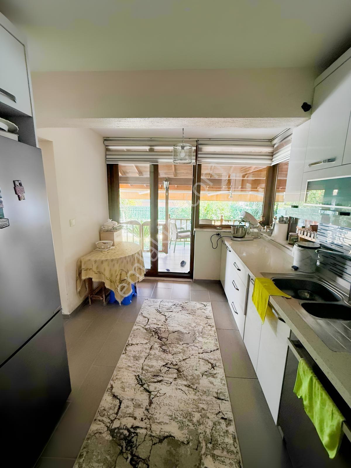 Seferihisar Doğanbeyde Geniş Bahçeli Tripleks Villa — fotoğraf 10