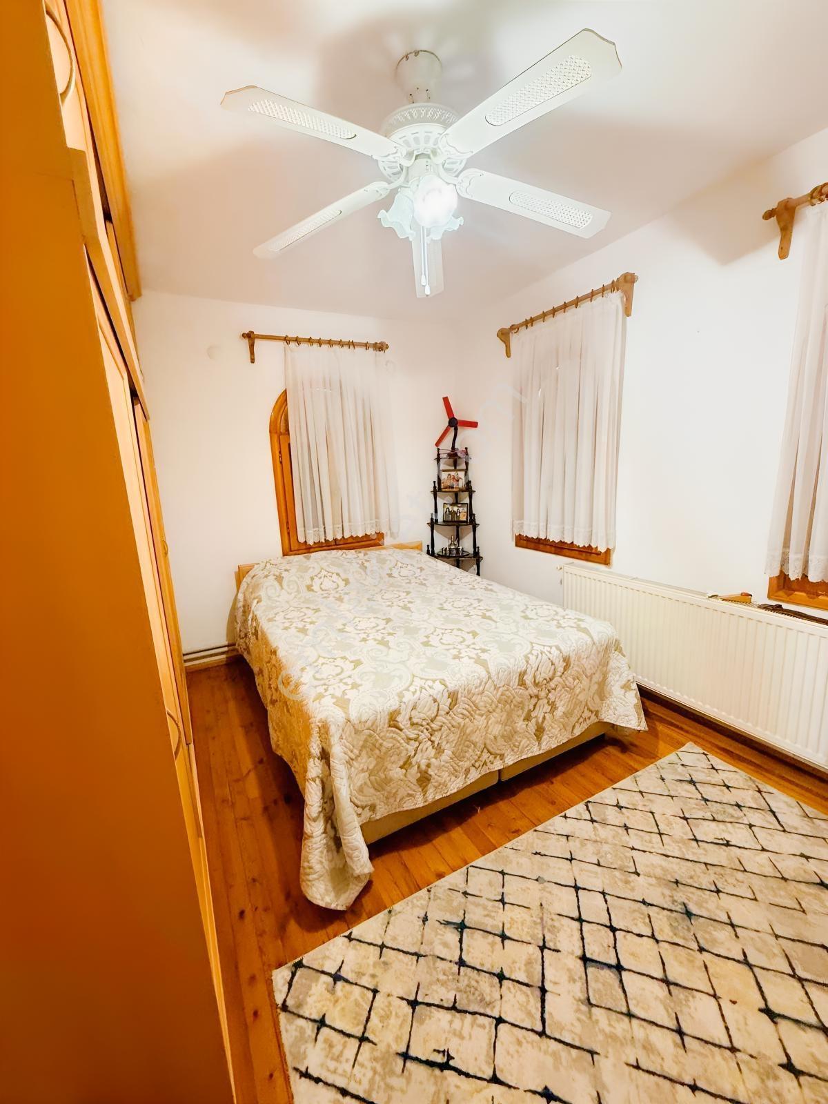 Seferihisar Doğanbeyde Geniş Bahçeli Tripleks Villa — fotoğraf 22