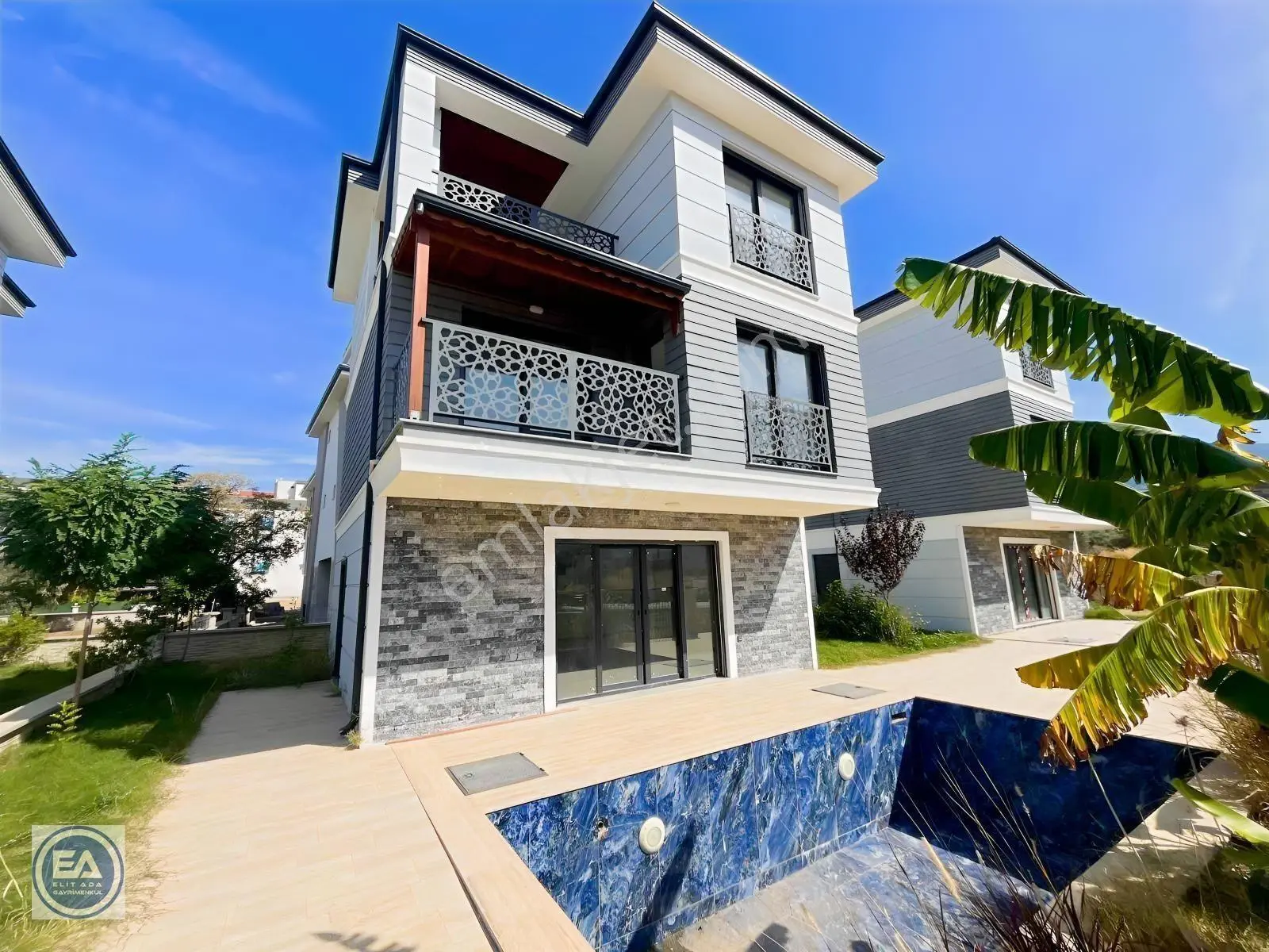 Davutlar Bölgesinde Müstakil Özel Havuzlu Sıfır Villa