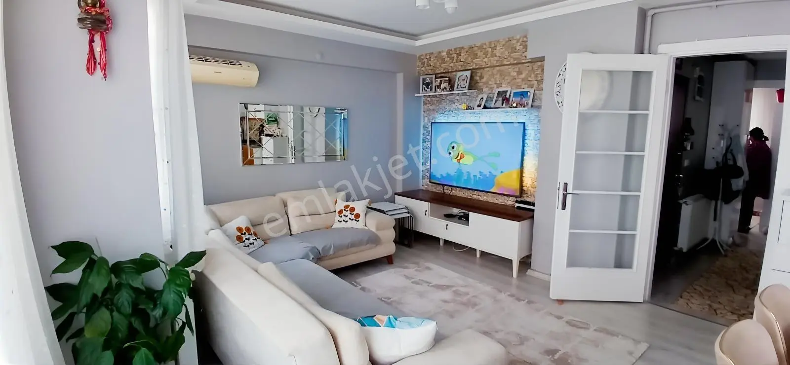 Uçanyol A Çok Yakın, 13 Yıllık Bina, Menderes Ve Onat Cad, 2+1