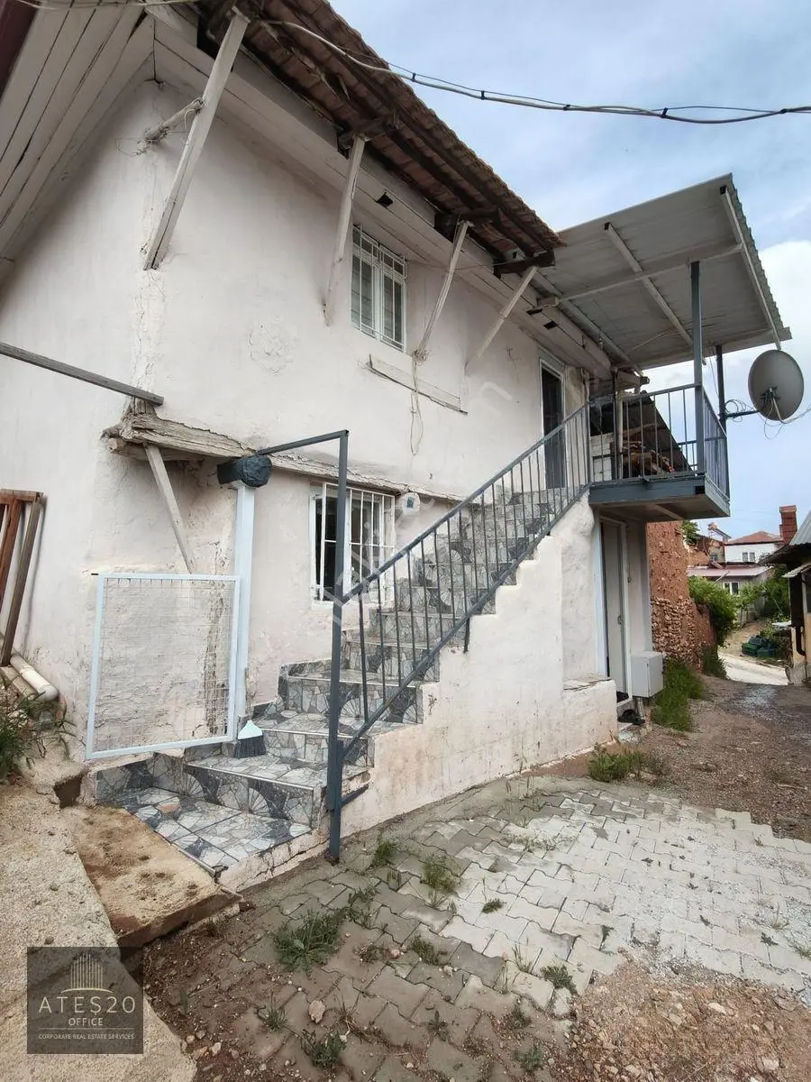 Çal'Da 2 Katlı Acil Satılık Müstakil Daire