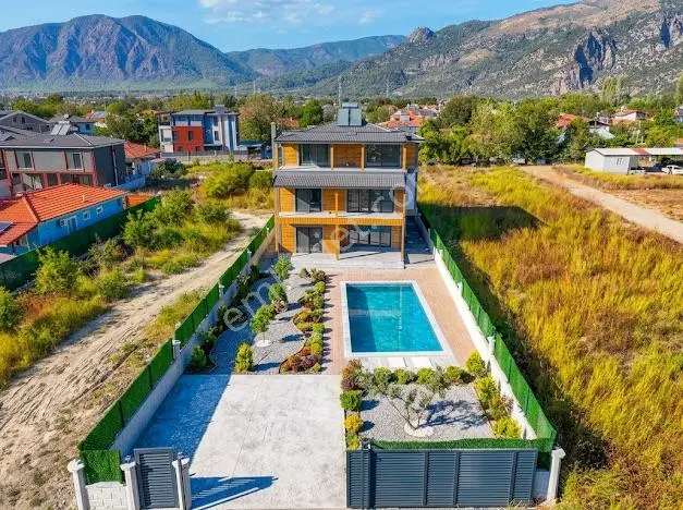 Muğla Köyceğiz Yangı'Da 7+2, Isıtmalı Havuzlu Lüks Villa