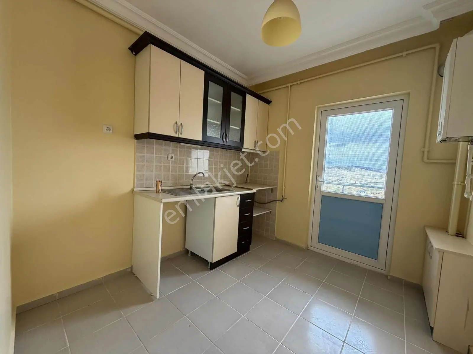 Toki Turkuazda Bakımlı Temiz Satılık 2+1 Daire — fotoğraf 2