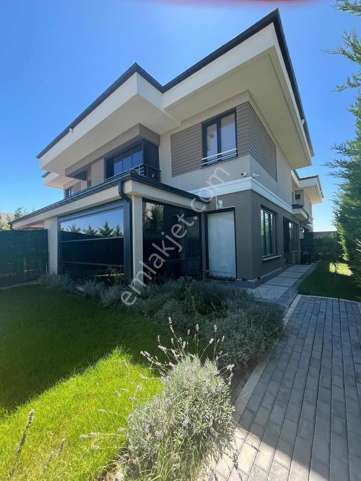 Meram Hatıpta 4+1 Satılık İkiz Villa