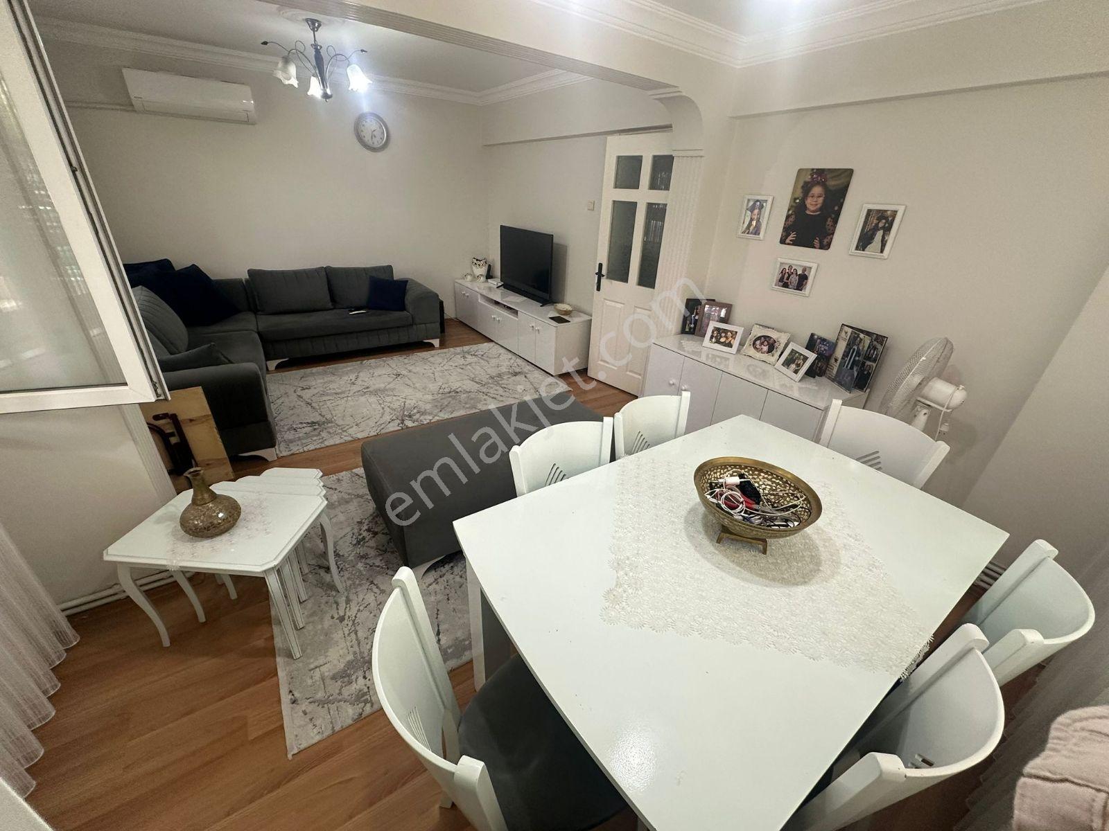 Basınsitesinde Caddeye Hastaneye Okula Yakın Bakımlı Bahçe Katı — fotoğraf 12