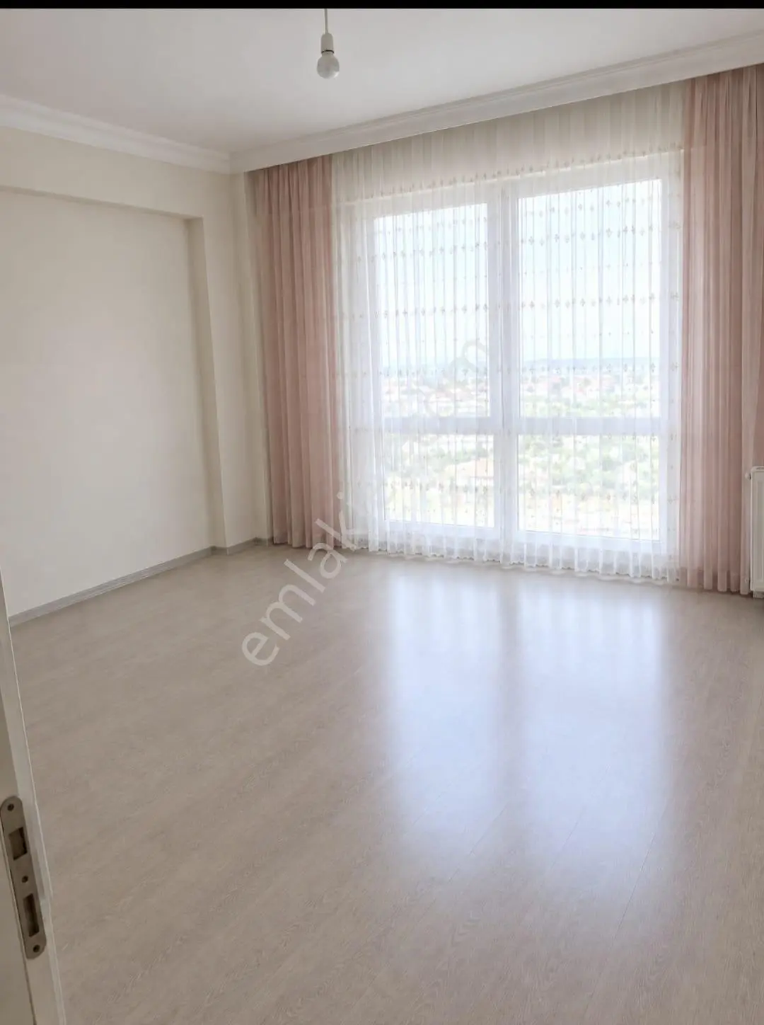 Niksar Prestij Grup Emlaktan Şahinbey Sitesinde Ferah Ova Manzaralı 3+1 Satılık Daire — fotoğraf 2