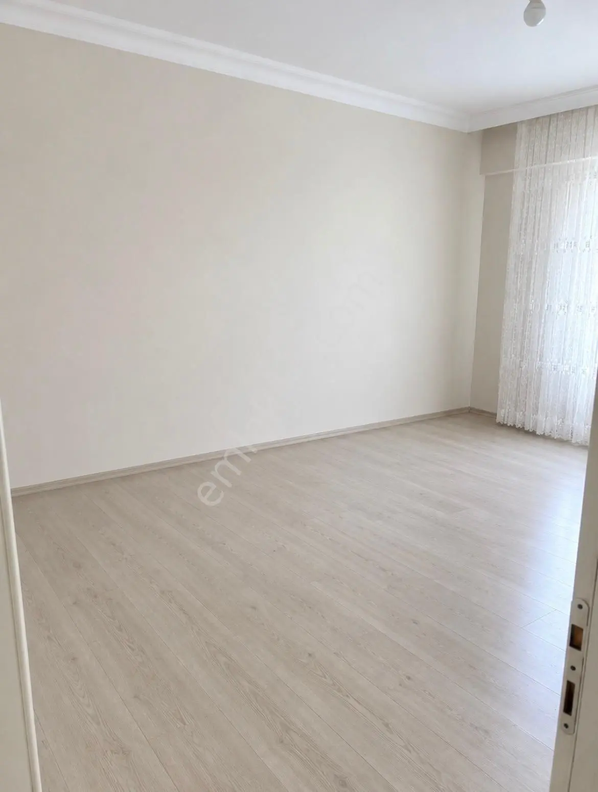Niksar Prestij Grup Emlaktan Şahinbey Sitesinde Ferah Ova Manzaralı 3+1 Satılık Daire — fotoğraf 4