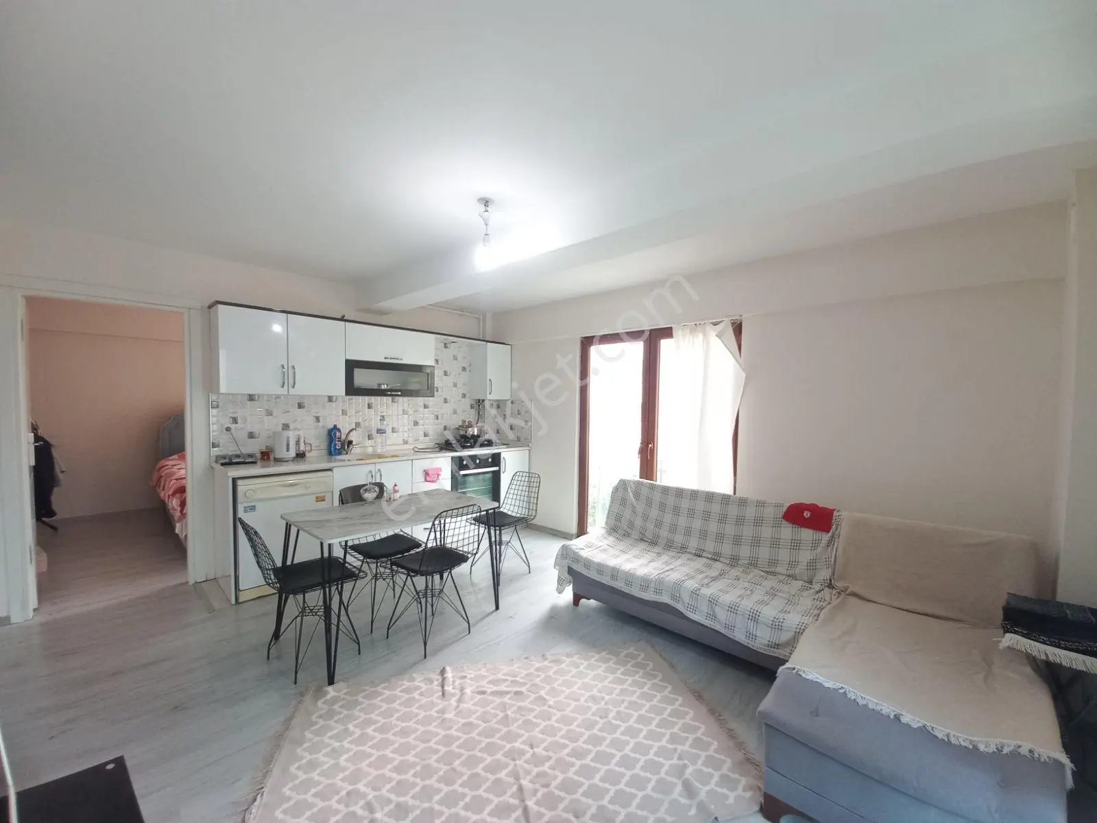 Atakum Yenimahalle'De Anayola Yakın , Kiracılı Satılık 1+1 Daire