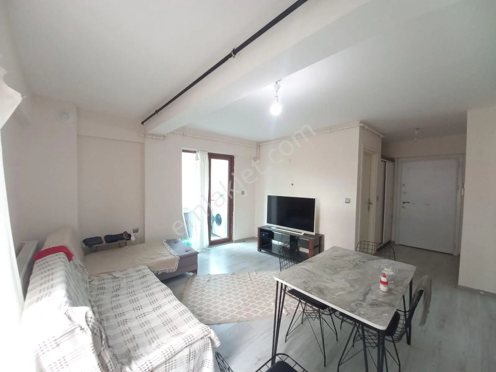 Atakum Yenimahalle'de Anayola Yakın , Kiracılı Satılık 1+1 Daire — fotoğraf 2