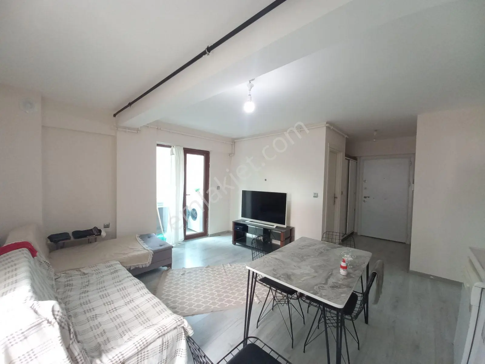 Atakum Yenimahalle'de Anayola Yakın , Kiracılı Satılık 1+1 Daire — fotoğraf 3