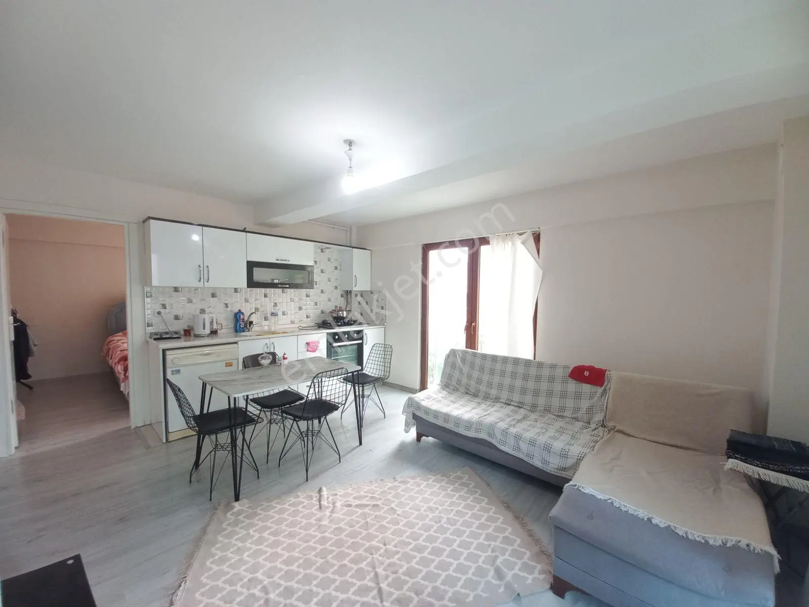 Atakum Yenimahalle'de Anayola Yakın , Kiracılı Satılık 1+1 Daire — fotoğraf 4