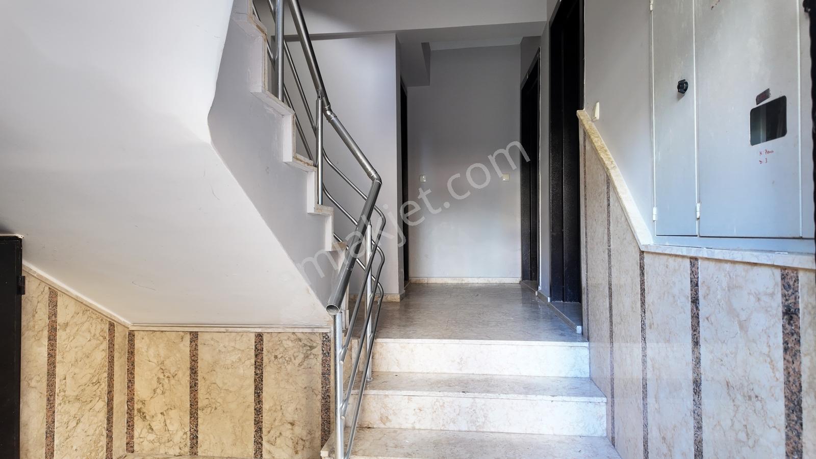Aydın Efeler Zafer Mahallesi'nde Satılık Eşyalı 1+1 Daire — fotoğraf 3