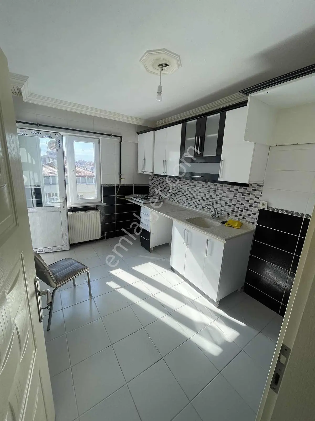 Erbay Caddesinde Satlık 2+1 100m2 İskanlı Daire — fotoğraf 5