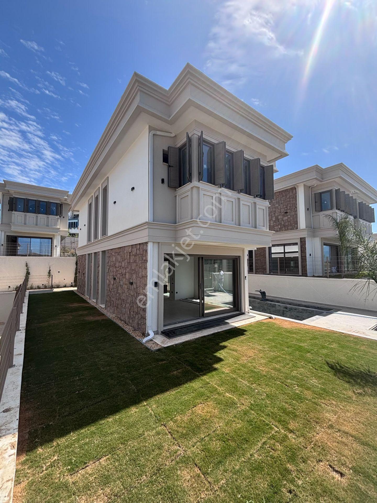Kuşadası Soğucak'ta Satılık 4+1 Villa — fotoğraf 3