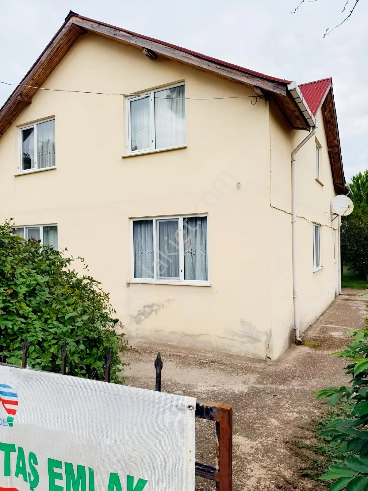 Cide Demirtaş Emlaktan Satılık 2 Katlı 3+1 Müstakil Ev — fotoğraf 3