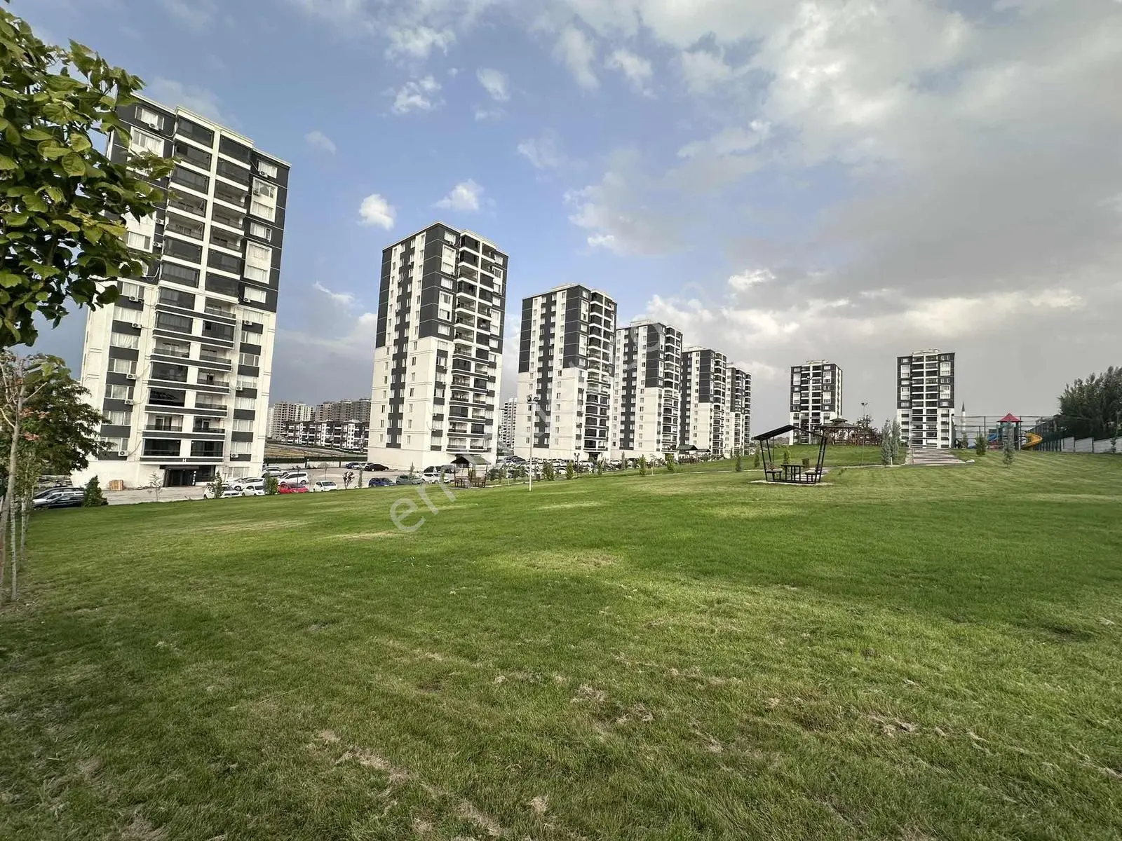 Atlı Life Gayrimenkul'Den Stad Yanı 2+1 Satılık Daire