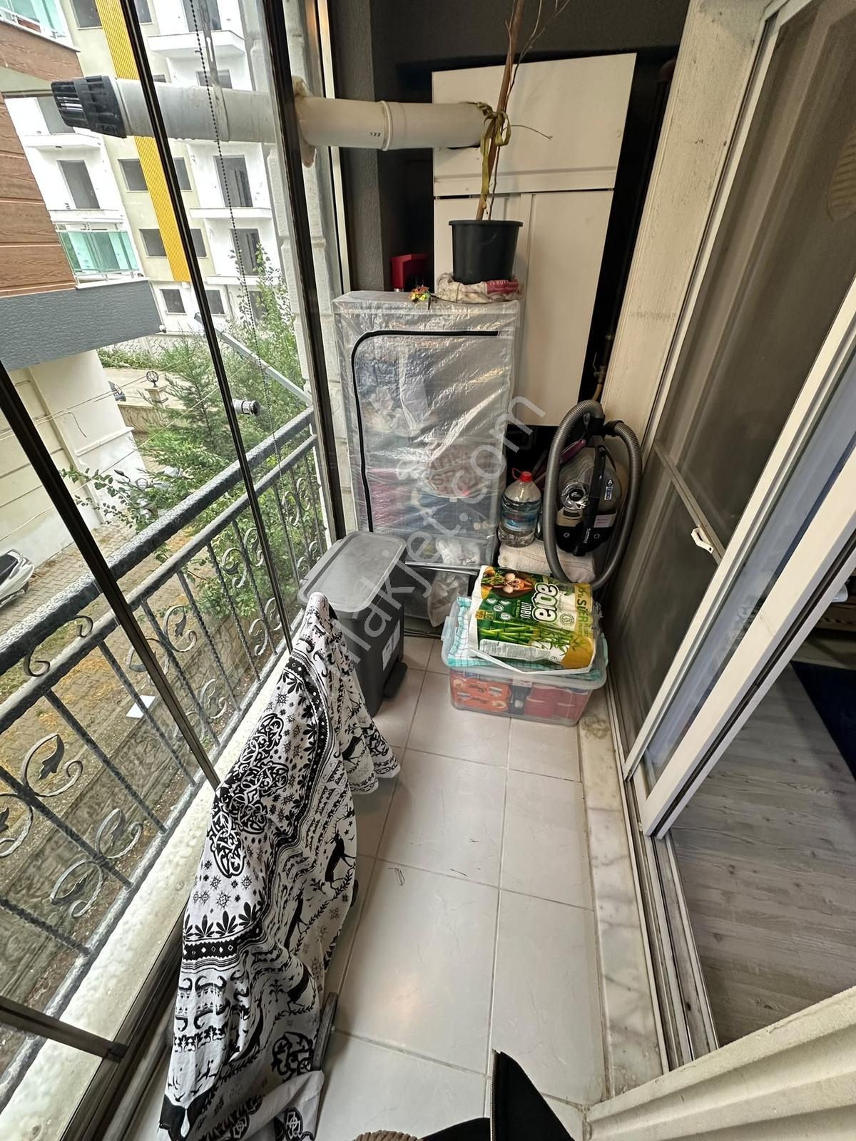 Fırsat ! Zeki Emlak'tan Muradiyede Satılık 2+1 K.mutfak Ara Kat — fotoğraf 4
