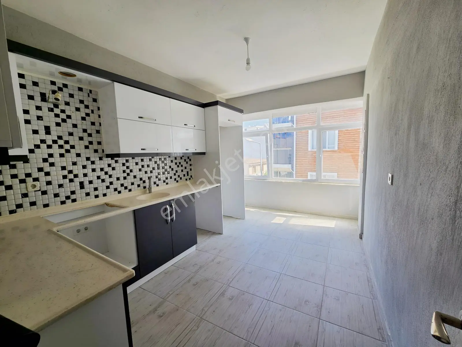 Kuşadası Davutlar Merkezde 120 M2 Ayrı Mutfak Satılık 3+1 Daire — fotoğraf 9