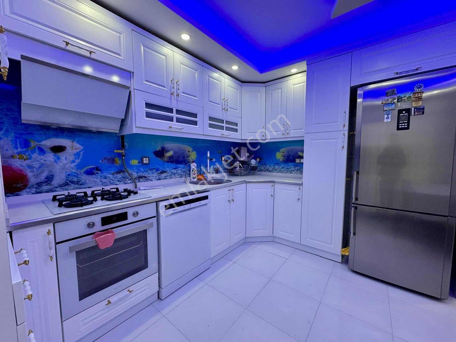 Muradiye Mah Satılık 3+1 150M² Ara Kat Daire