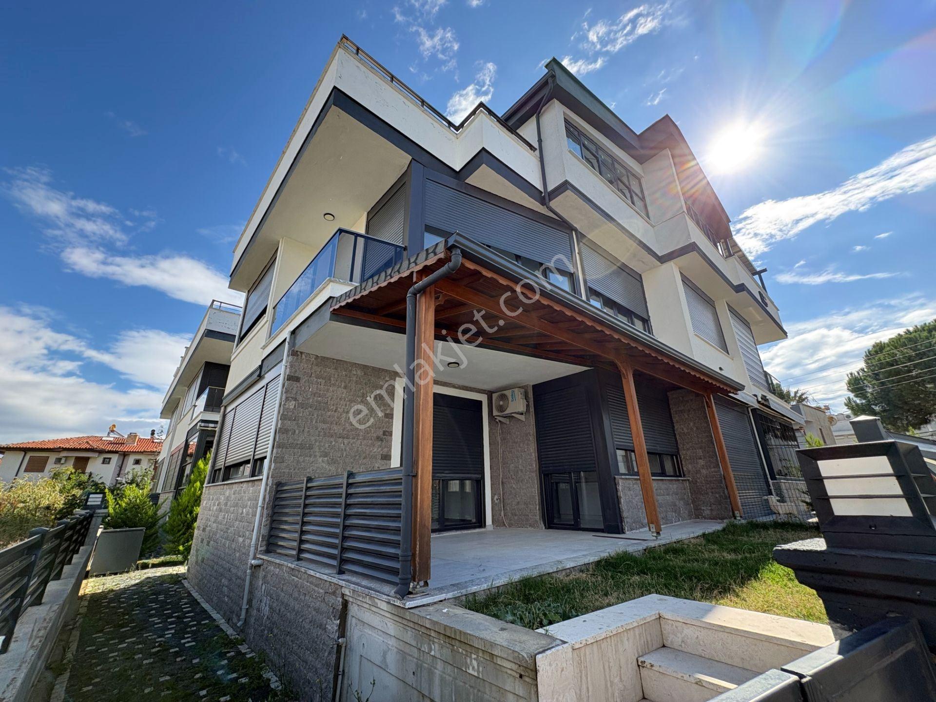 Mera Emlatan Altınoluk Narlıda Denize 50 Metre Bahçeli 4+1 Villa