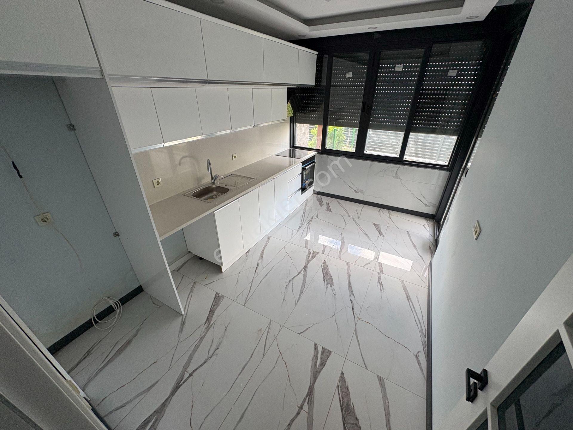 Mera Emlatan Altınoluk Narlıda Denize 50 Metre Bahçeli 4+1 Villa — fotoğraf 11