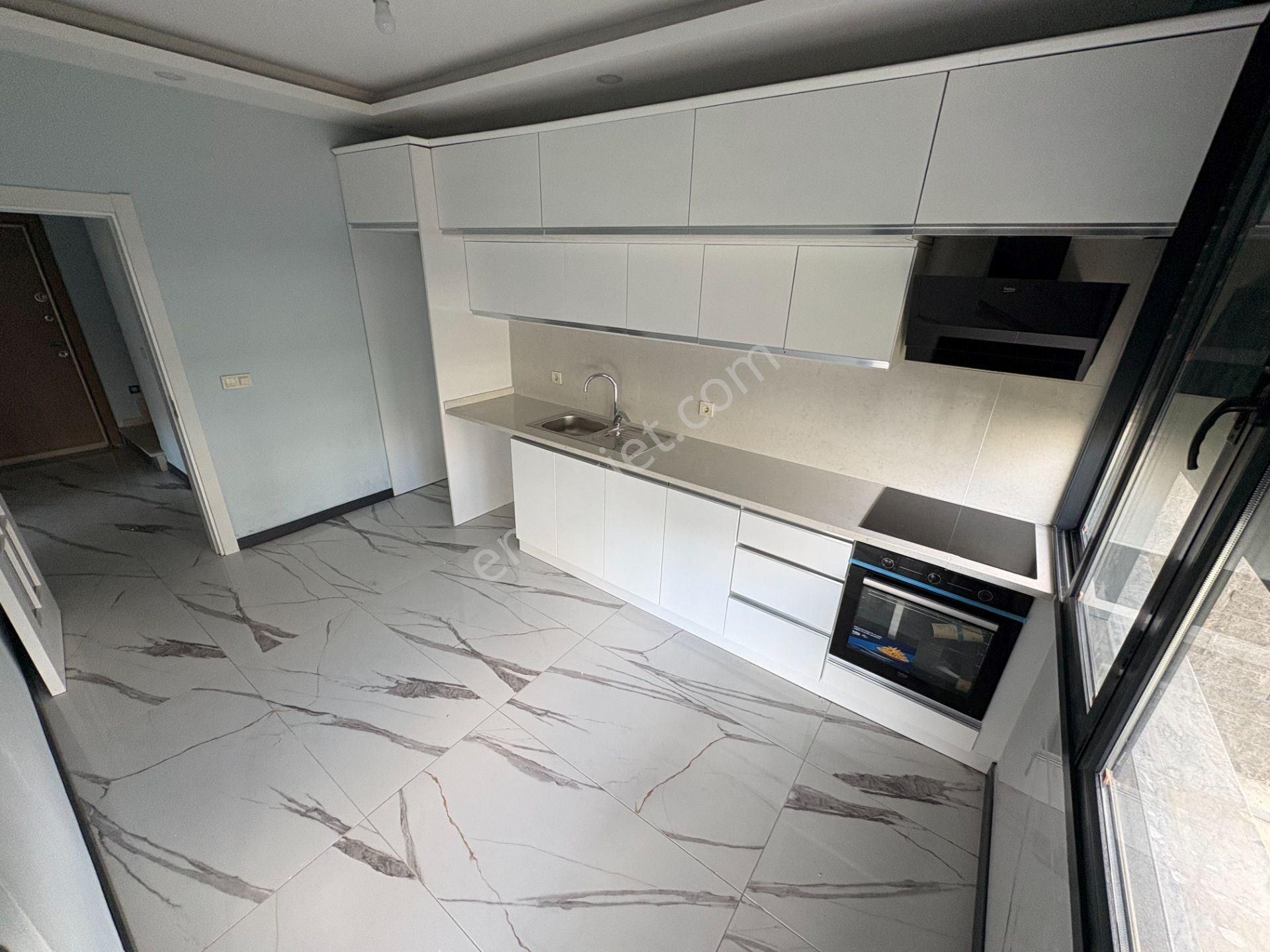Mera Emlatan Altınoluk Narlıda Denize 50 Metre Bahçeli 4+1 Villa — fotoğraf 12