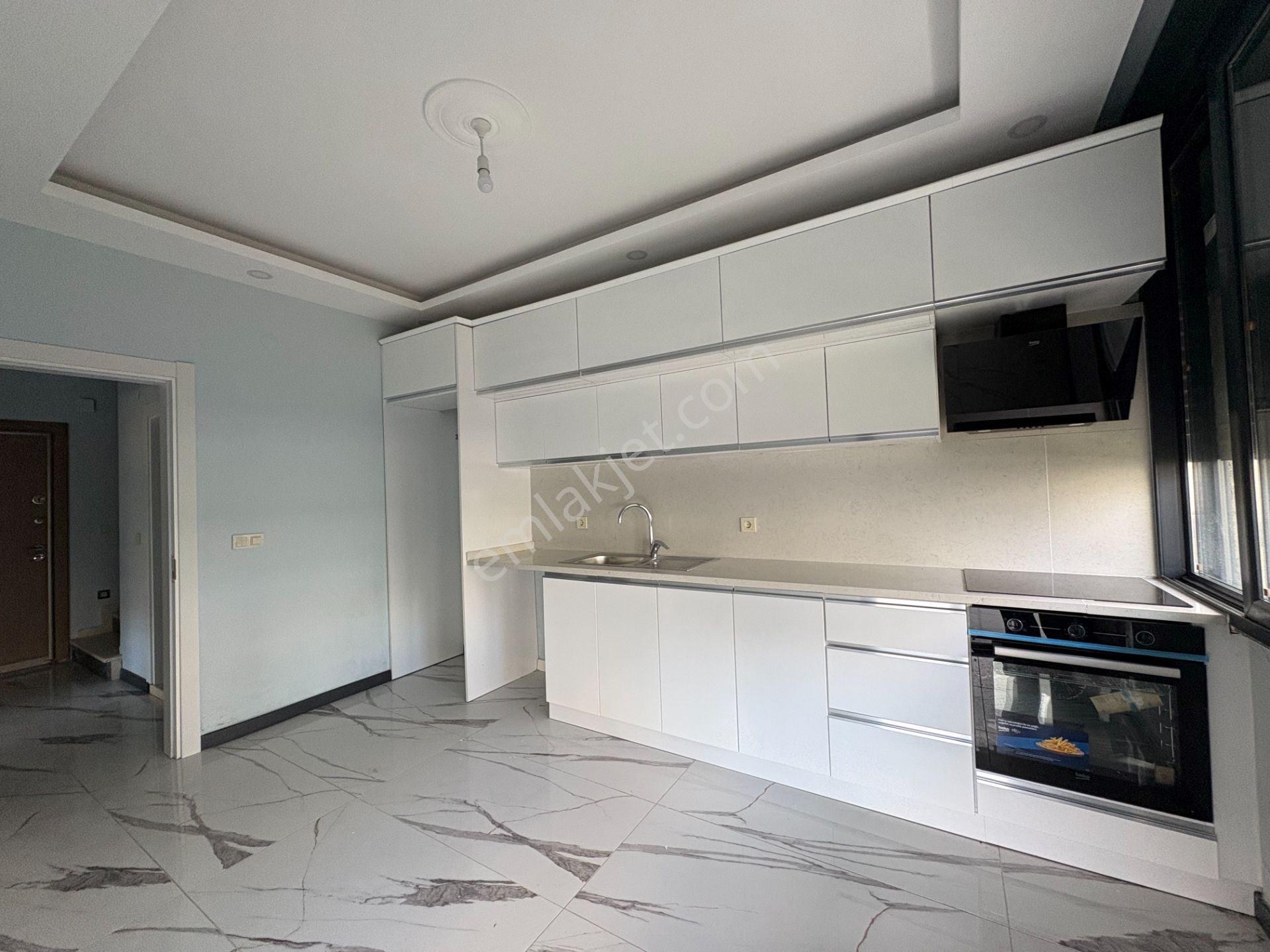Mera Emlatan Altınoluk Narlıda Denize 50 Metre Bahçeli 4+1 Villa — fotoğraf 13