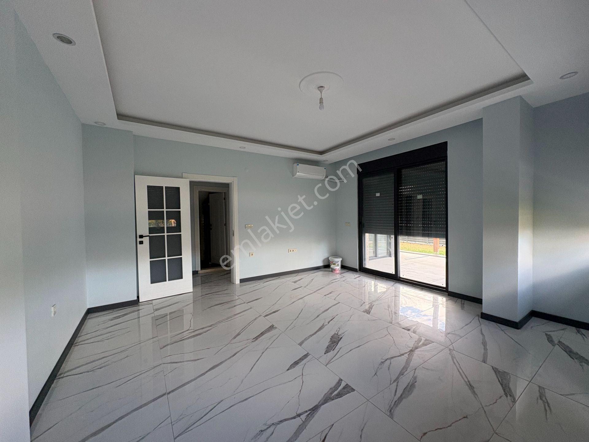 Mera Emlatan Altınoluk Narlıda Denize 50 Metre Bahçeli 4+1 Villa — fotoğraf 17