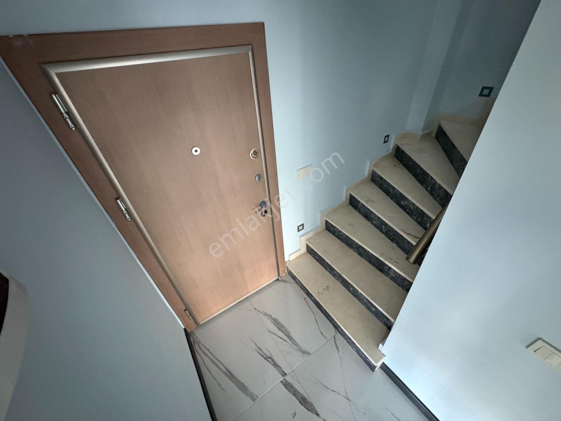 Mera Emlatan Altınoluk Narlıda Denize 50 Metre Bahçeli 4+1 Villa — fotoğraf 24