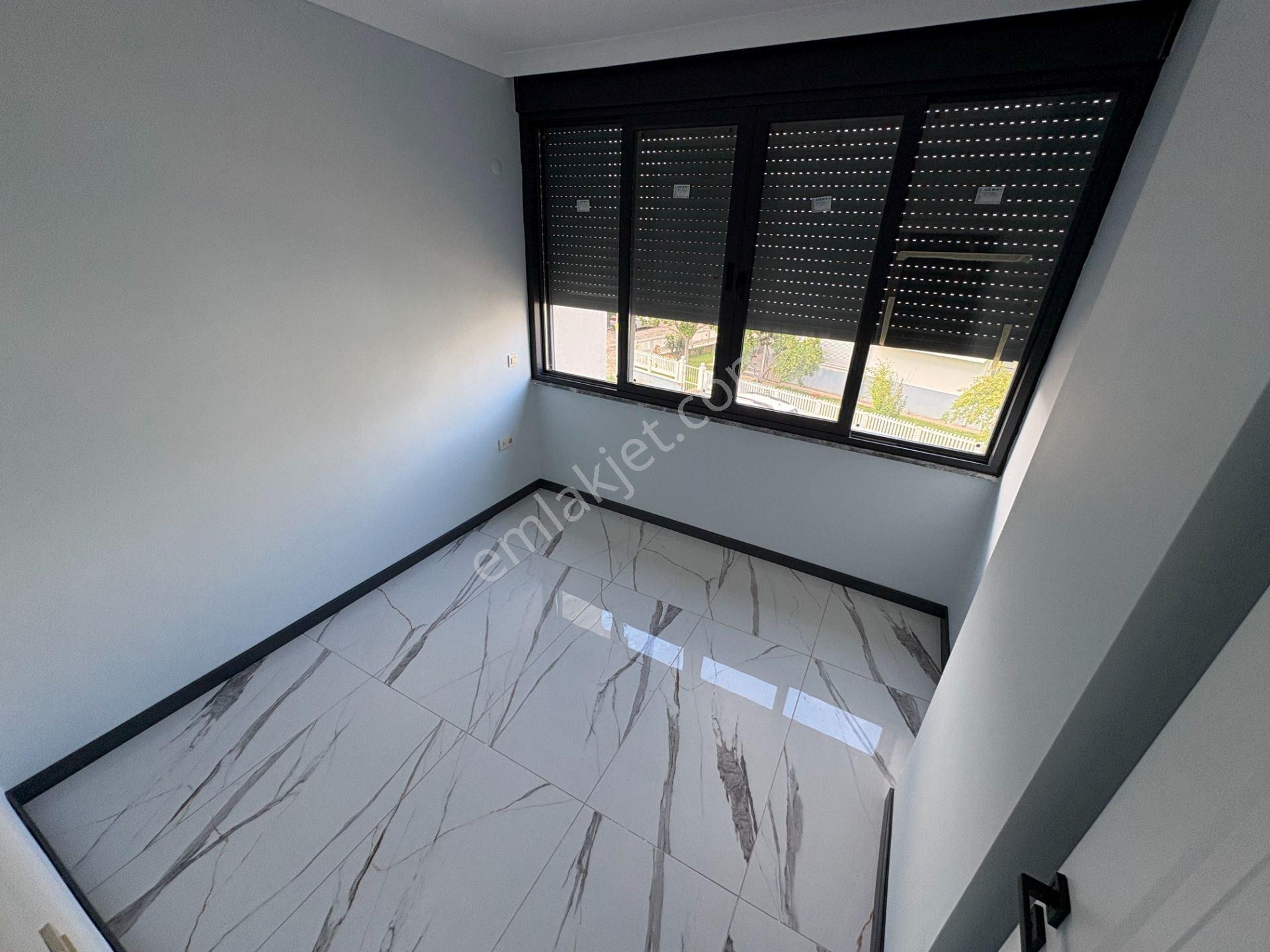 Mera Emlatan Altınoluk Narlıda Denize 50 Metre Bahçeli 4+1 Villa — fotoğraf 27