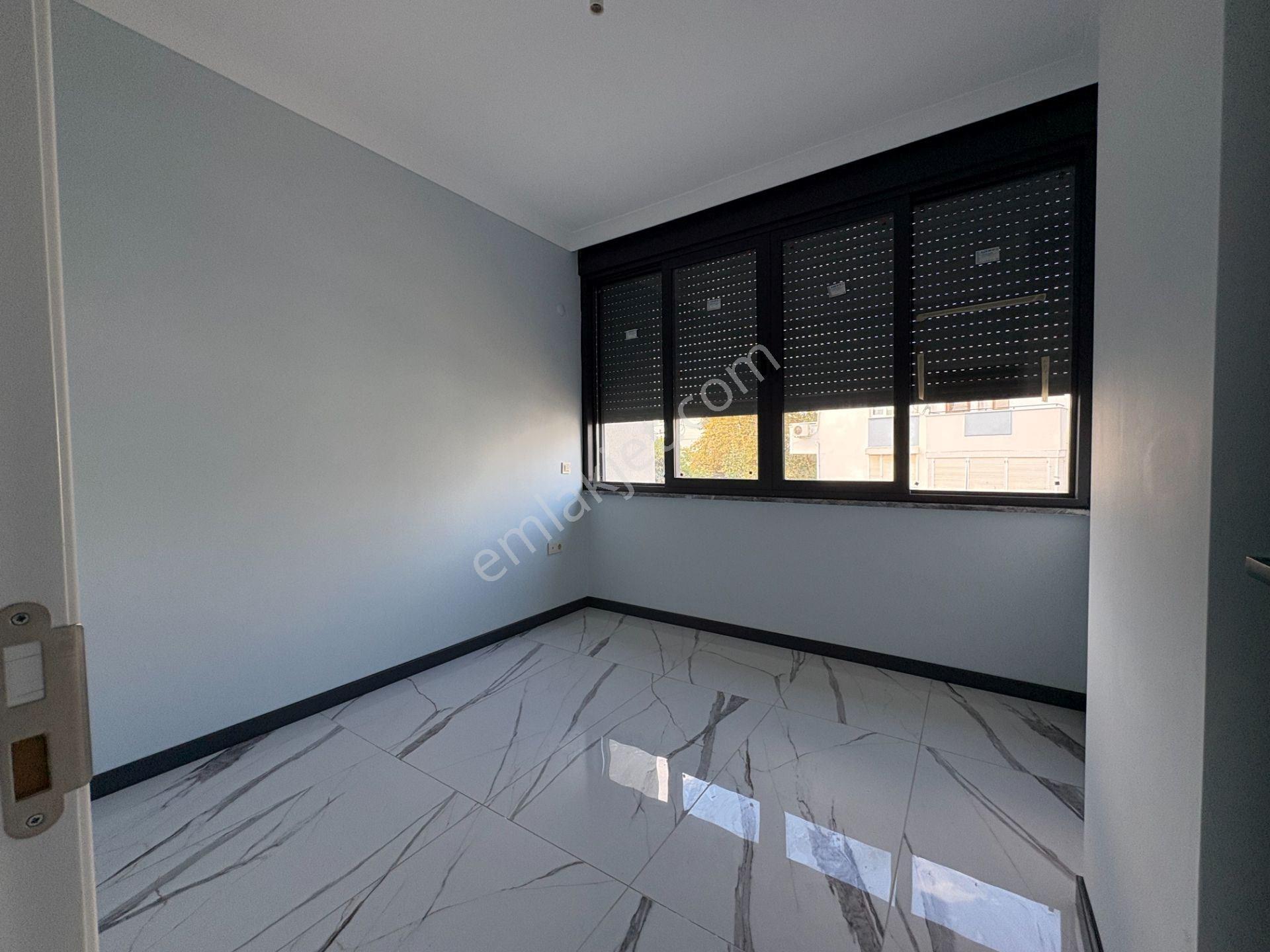 Mera Emlatan Altınoluk Narlıda Denize 50 Metre Bahçeli 4+1 Villa — fotoğraf 28