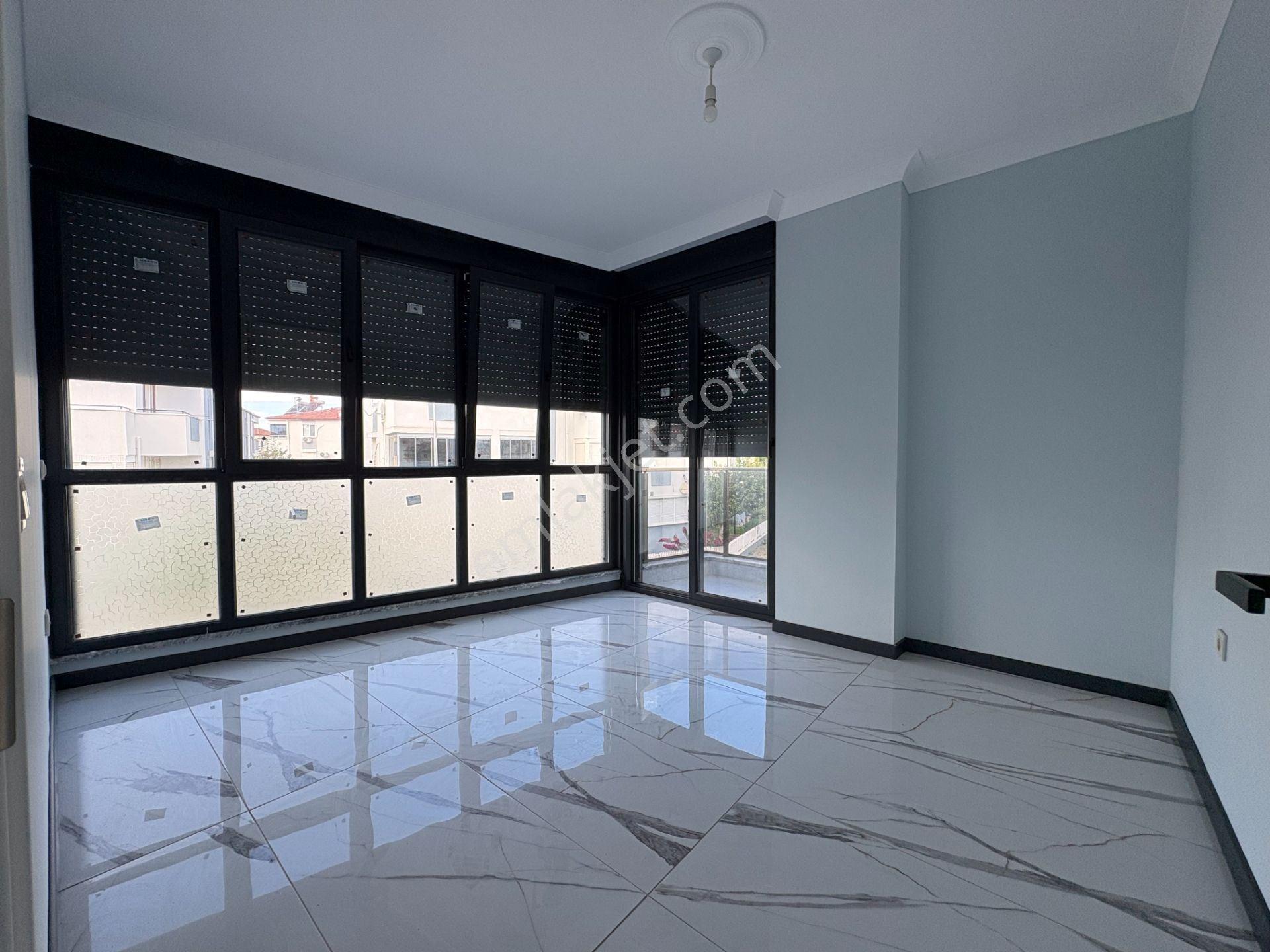 Mera Emlatan Altınoluk Narlıda Denize 50 Metre Bahçeli 4+1 Villa — fotoğraf 32