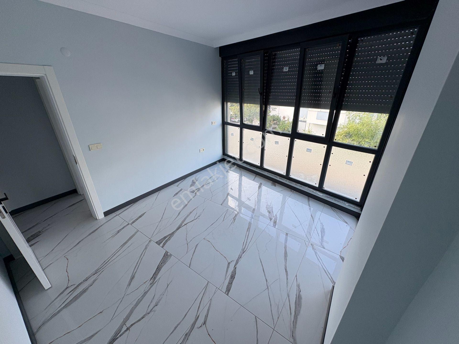 Mera Emlatan Altınoluk Narlıda Denize 50 Metre Bahçeli 4+1 Villa — fotoğraf 33
